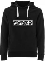 Zum Fairtrade Pullover "Love Music Hate Fascism" für 40,00 € gehen.