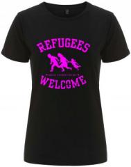 Zum/zur  tailliertes Fairtrade T-Shirt "Refugees welcome (pink)" für 18,10 € gehen.