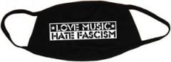Zur Mundmaske "Love Music Hate Fascism" für 6,50 € gehen.