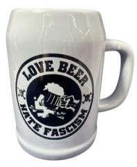 Zum/zur  Bierkrug "Love Beer Hate Fascism" für 26,00 € gehen.