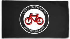 Zur Fahne / Flagge (ca. 150x100cm) "Ciclista Ciclista Antifascista" für 25,00 € gehen.