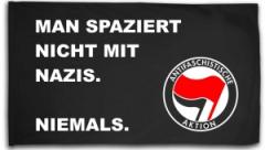 Zur Fahne / Flagge (ca. 150x100cm) "Man spaziert nicht mit Nazis. Niemals." für 20,00 € gehen.