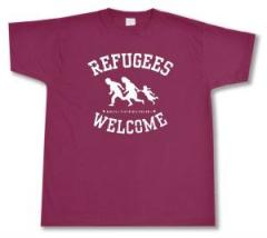 Zum T-Shirt "Refugees welcome (burgund, weißer Druck)" für 13,12 € gehen.