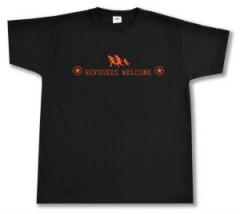 Zum T-Shirt "Refugees welcome (Stern)" für 13,12 € gehen.