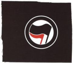 Zum Aufnäher "Antifa Logo (ohne Schrift, schwarz/rot)" für 1,61 € gehen.