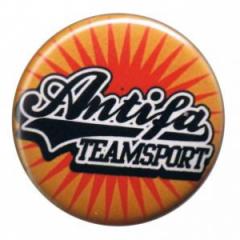 Zum 50mm Button "Antifa Teamsport" für 1,40 € gehen.