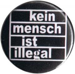 Zum 50mm Button "Kein Mensch ist illegal (weiß/schwarz)" für 1,20 € gehen.