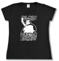 Zum tailliertes T-Shirt "Do not question Authority" für 14,00 € gehen.