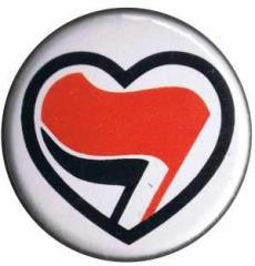 Zum 25mm Button "Antifa Herz" für 0,90 € gehen.