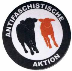 Zum 25mm Button "Antifaschistische Aktion - Schafe" für 0,90 € gehen.