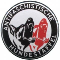 Zum 25mm Button "Antifaschistische Hundestaffel" für 0,90 € gehen.