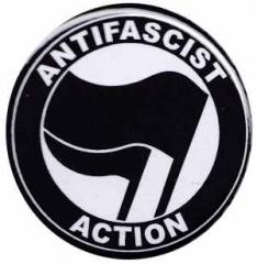 Zum 25mm Button "Antifascist Action (schwarz/schwarz)" für 0,90 € gehen.