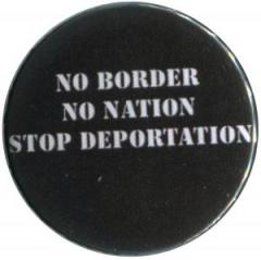 Zum 25mm Button "No Border - No Nation - Stop Deportation" für 0,80 € gehen.