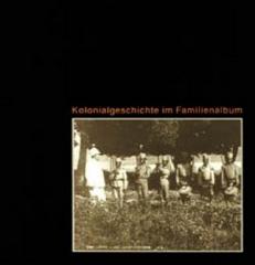 Zum Buch "Kolonialgeschichte im Familienalbum" von Norbert Aas und Werena Rosenke (Hg.) für 15,00 € gehen.