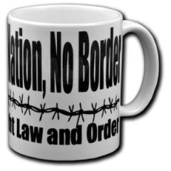 Zur Tasse "No Nation, No Border - Fight Law And Order" für 10,00 € gehen.