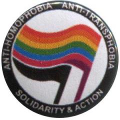 Zum 25mm Magnet-Button "Anti-Homophobia - Anti-Transphobia - Solidarity and Action" für 2,00 € gehen.