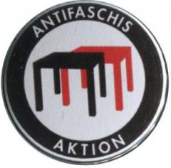 Zum 25mm Magnet-Button "Antifascis TISCHE Aktion" für 2,00 € gehen.