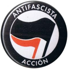 Zum 25mm Magnet-Button "Antifascista Accion (schwarz/rot)" für 2,00 € gehen.