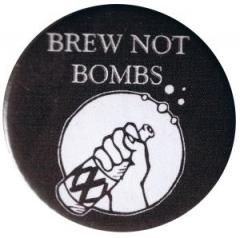 Zum 25mm Magnet-Button "Brew not Bombs (schwarz)" für 2,00 € gehen.