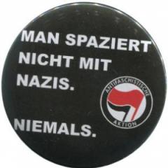 Zum 25mm Magnet-Button "Man spaziert nicht mit Nazis. Niemals." für 2,00 € gehen.