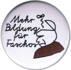 Zum 25mm Magnet-Button "Mehr Bildung für Faschos" für 2,00 € gehen.