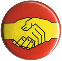 Zum 25mm Magnet-Button "Sozialistischer Handschlag" für 2,00 € gehen.