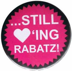 Zum 25mm Magnet-Button "Still loving Rabatz!" für 2,00 € gehen.