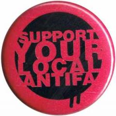Zum 25mm Magnet-Button "Support your local Antifa" für 2,00 € gehen.
