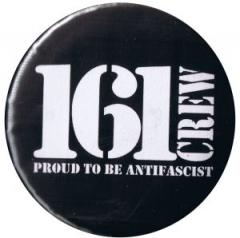 Zum 37mm Button "161 Crew - Proud to be Antifascist" für 1,10 € gehen.