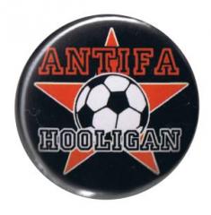 Zum 37mm Button "Antifa Hooligan" für 1,00 € gehen.