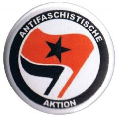 Zum 37mm Button "Antifaschistische Aktion (rot/schwarz) mit schwarzem Stern" für 1,00 € gehen.