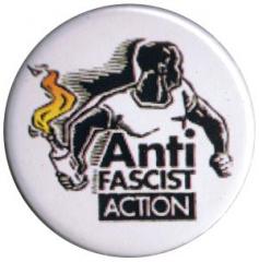 Zum 37mm Button "Antifascist Action" für 1,00 € gehen.