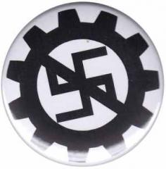 Zum 37mm Button "EBM gegen Nazis" für 1,10 € gehen.