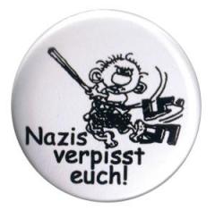 Zum 37mm Button "Nazis verpisst euch" für 1,00 € gehen.