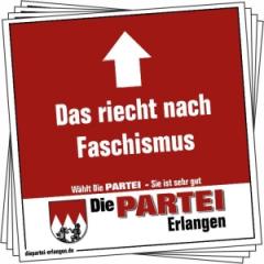 Zum Aufkleber-Paket "Das riecht nach Faschismus" für 2,50 € gehen.