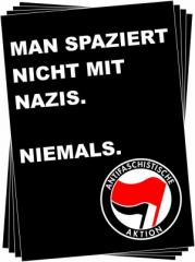 Zum Aufkleber-Paket "Man spaziert nicht mit Nazis. Niemals." für 1,81 € gehen.